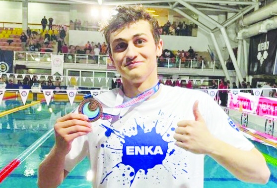 Milli yüzücü Türkiye rekoru kırdı