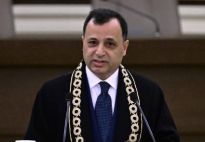 Anayasanın nihai ve bağlayıcı olarak yorumlanması yetkisi Anayasa Mahkemesi'ne aittir