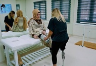 Zeynep Büyükardıç, ülkenin tek ampute fizyoterapisti
