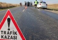 İşçi servisi direğe çarptı, 8 kişi yaralandı