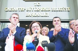 Büyükşehir, ihalesiz 15 milyonluk zeytin aldı, kamunun parasını da fütursuzca harcıyorlar