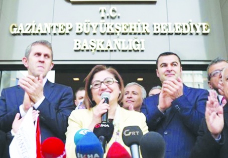 Büyükşehir, ihalesiz 15 milyonluk zeytin aldı, kamunun parasını da fütursuzca harcıyorlar