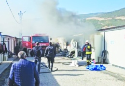 Yüzbinlerce vatandaş konteyner kentlerde yaşama tutunmaya çalışıyor