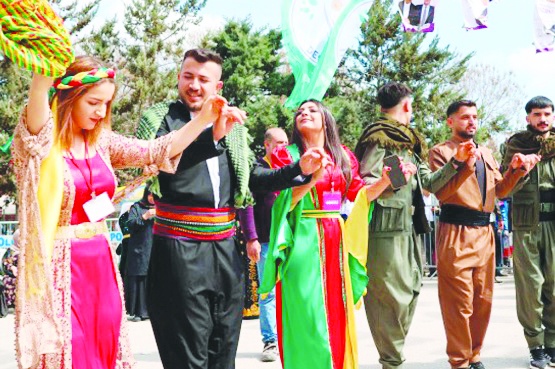 Newroz kutlamasında yüzbinler halaya durdu