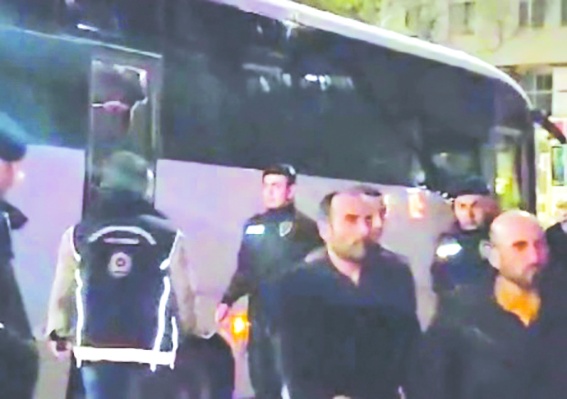 15 göçmen kaçakçısı yakalandı
