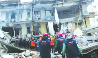 Depremde 53 bin kişi öldü, belediyeler hiçbir hesap vermedi