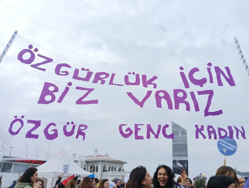 Erkekler Mart’ta 24 kadını öldürdü, Antep'te bir kadının cansız bedeni yol kenarında bulundu