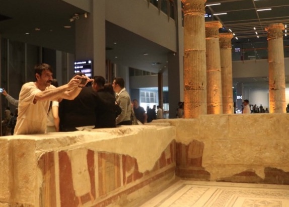 Zeugma Müzesi, ziyaretçilerle doldu, taştı