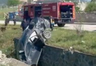 Otomobil dereye uçtu