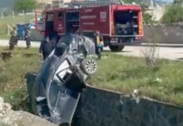 Otomobil dereye uçtu