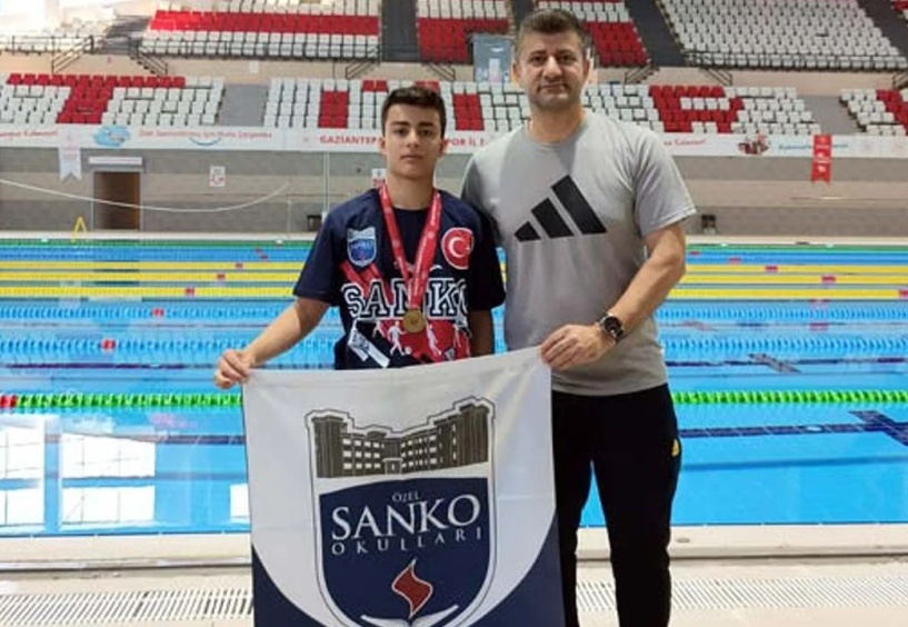 “Okullar Arası Paletli Yüzme İl Birinciliği Yarışması”nda il birincisi oldu