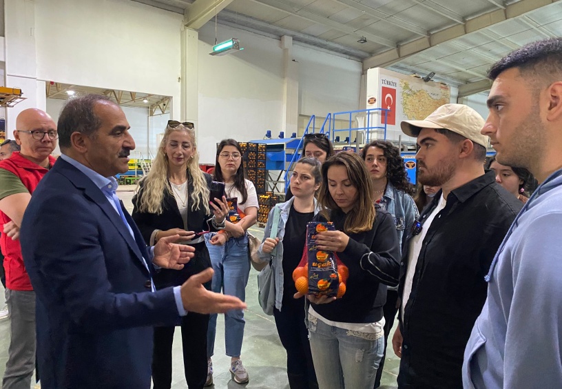 “İşinizi severek yapın, çalışın, başarı ardından mutlaka gelecek”