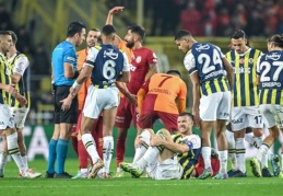 Galatasaray - Fenerbahçe derbisi öncesi kart alarmı: 13 futbolcu sınırda!