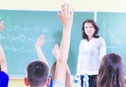 Öğrencilerle sokak ağzıyla konuşan öğretmenler uyarılacak