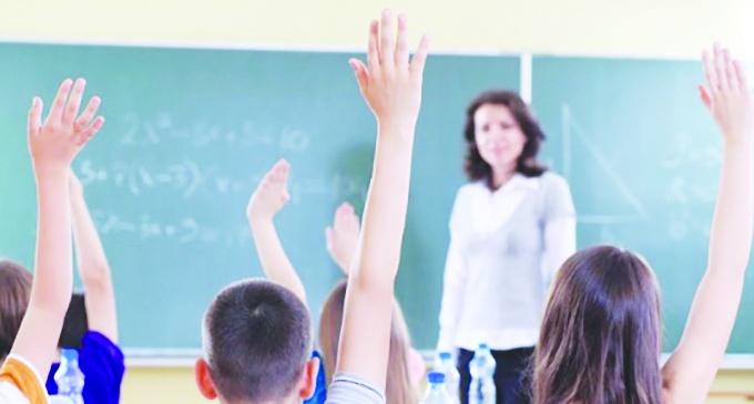 Öğrencilerle sokak ağzıyla konuşan öğretmenler uyarılacak