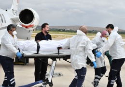 Umre ‘de rahatsızlanan hasta ambulans uçakla Antep’e getirildi