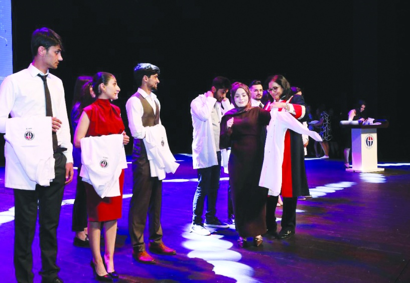 320 öğrenci beyaz önlük giymeye hak kazandı