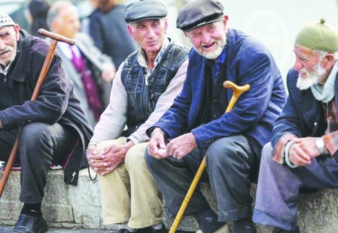 Emeklilere sosyal tesislerde indirim yapılacak