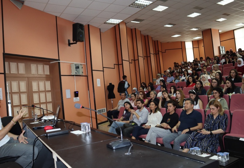 Yapay zekanın tarihi, çalışma prensibi, gelişimi anlatıldı