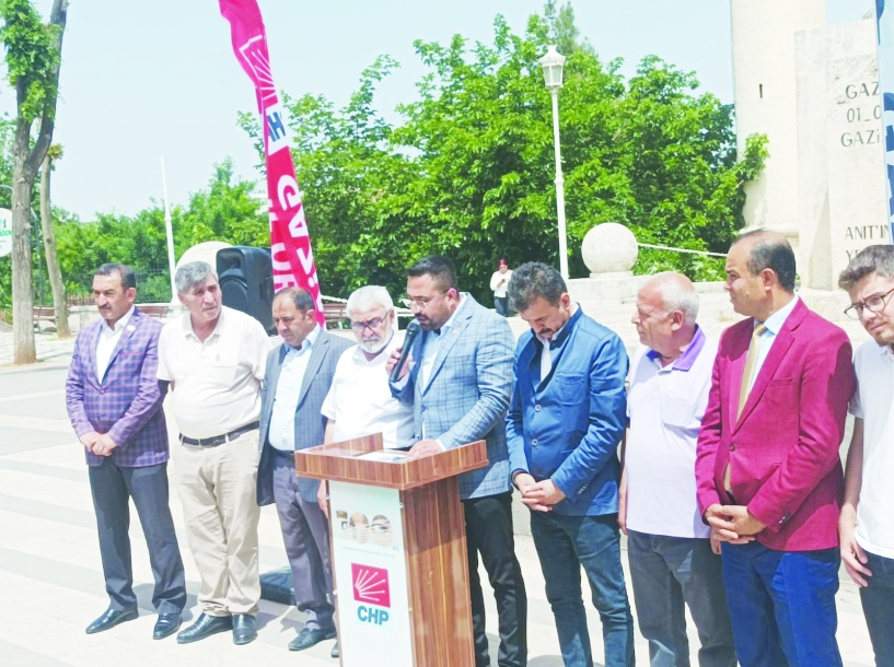 Emekli, bırakın 100 gram et almayı, pazar manav tezgahlarına bütçe yetiştiremiyor