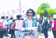 “Yüzyıllardır köpeklerle paylaştığımız bu sokaklarda, dostlarımızın yanındayız”