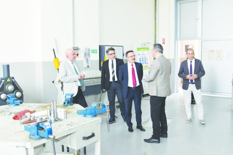 Model Fabrika işi, sanayiye direkt dokunan önemli bir yere sahip