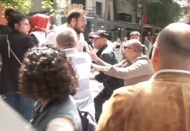 O zaman niye gelmediniz bizi kurtarmaya? Şimdi neden bize saldırıyorsunuz?