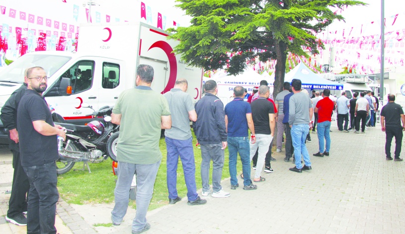 Bir ayakkabı alabilmek için kanlarını bağışladılar