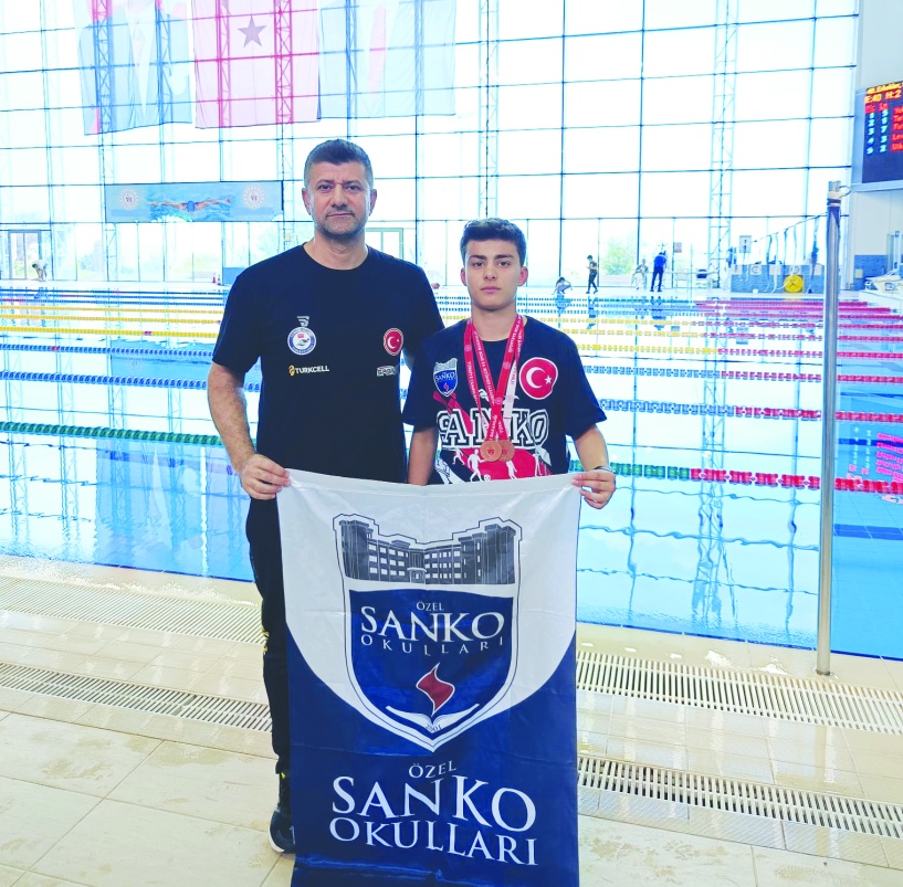 Okullar Arası Paletli Yüzme yarışmasında Türkiye üçüncüsü oldu