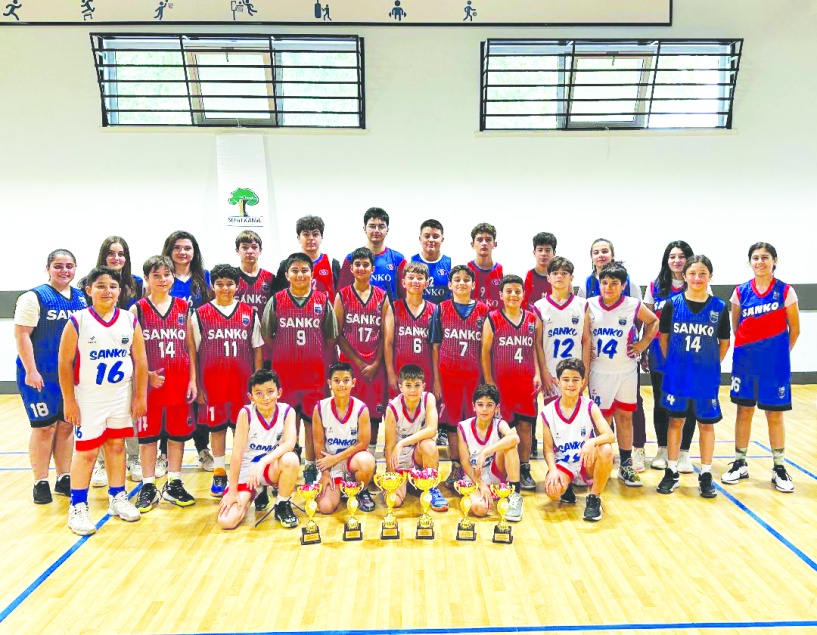 SANKO Okulları Basketbol Takımları basketbol başarısını kutluyor