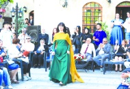 Güzel Sanatlar öğrencileri moda ve tasarım gösterisi sundu