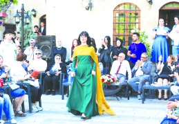 Güzel Sanatlar öğrencileri moda ve tasarım gösterisi sundu