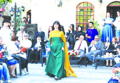 Güzel Sanatlar öğrencileri moda ve tasarım gösterisi sundu