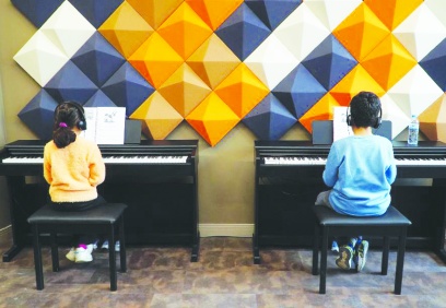 Sanatın birleştirici gücüne inanıyoruz ve bu yönde çalışıyoruz