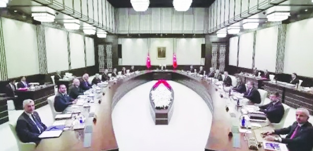 Üretmeyen ülkede tatili yine 9 güne çıkardılar