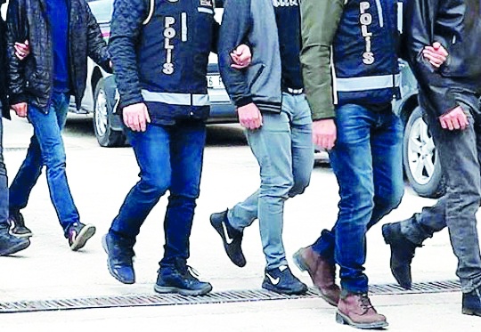 Antep’le birlikte 17 ildeki FETÖ operasyonunda 72 kişi yakalandı