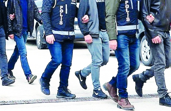 Antep’le birlikte 17 ildeki FETÖ operasyonunda 72 kişi yakalandı