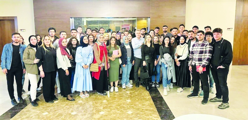Eğitimlerin sonunda öğrencilere katılım belgesi verildi
