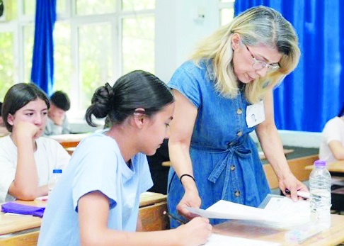 Yabancı dil ile TC İnkılap Tarihi ve Atatürkçülük derslerinin ikinci plana atılması tepki çekti