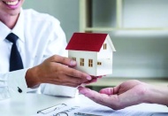 Belgesi olmadan faaliyet gösteren emlakçılara 100 bin liraya kadar ceza geliyor