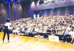 Kompozisyon, resim ve karaoke yarışmasının kazananları ödüllendirildi