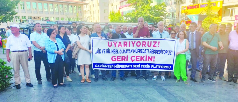 İktidarın kendi siyasal ideolojisine uygun bir toplum inşa etme hedefi