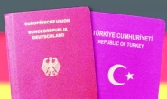 Türklere de çifte vatandaşlık hakkı tanıyan yasa yürürlüğe giriyor