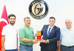 İlk kırmızı kabuklu fıstık Karkamış Teketaşı köyünden geldi
