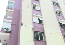 Orta hasarlı binaların ruhsat sorunu çözülmeli