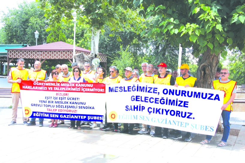 Cemaatlerin ve tarikatların isteklerine göre hareket ediyorlar