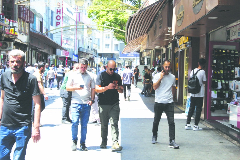 Vatandaş, çırpındıkça borca batıyor