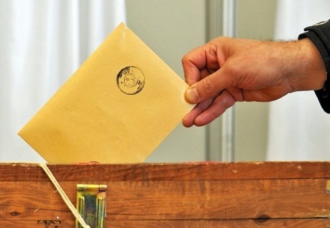 CHP 31 Mart'ın ardından zirvedeki yerini korudu