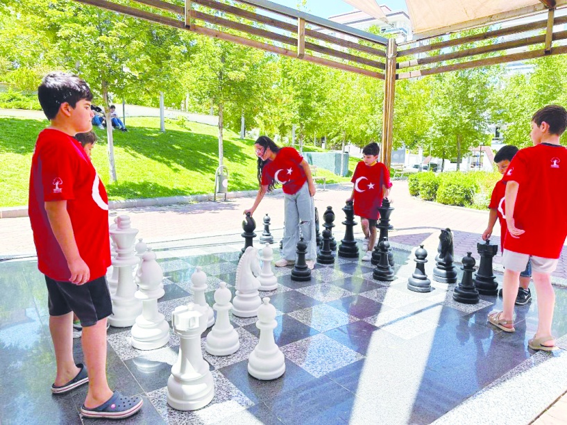 Dünya Satranç Günü’nde 8-12 yaş aralığındaki 50 sporcu öğrenci yarıştı