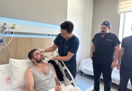 Bacağından alınan doku, yüzüne nakledildi